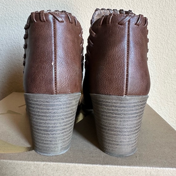 Charlotte Russe size 7 brown ankle boots booties - Picture 4 of 7